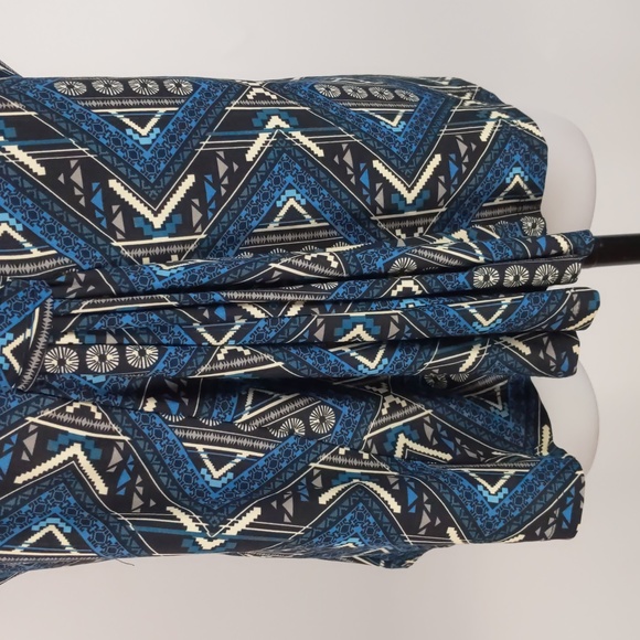 Cydney Mao Women's Top Size XL Blue Black Geometric Pattern Sleeveless V-Neck - Picture 4 of 13